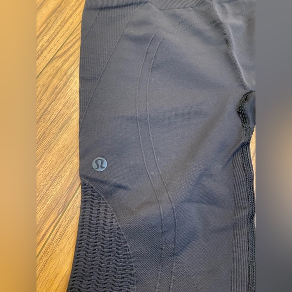 Lululemon In The Flow Crop Size 4 - Picture 3 of 8